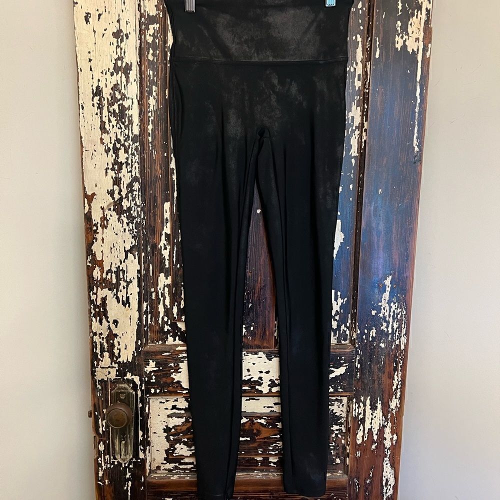 Women’s Spanx Black Foil Leggings. EUC. XS.